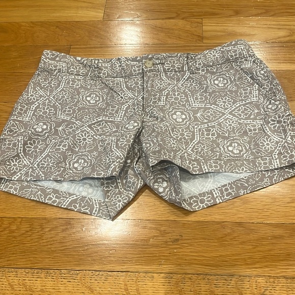 Old navy women’s floral shorts size 6 petite. - Picture 1 of 10